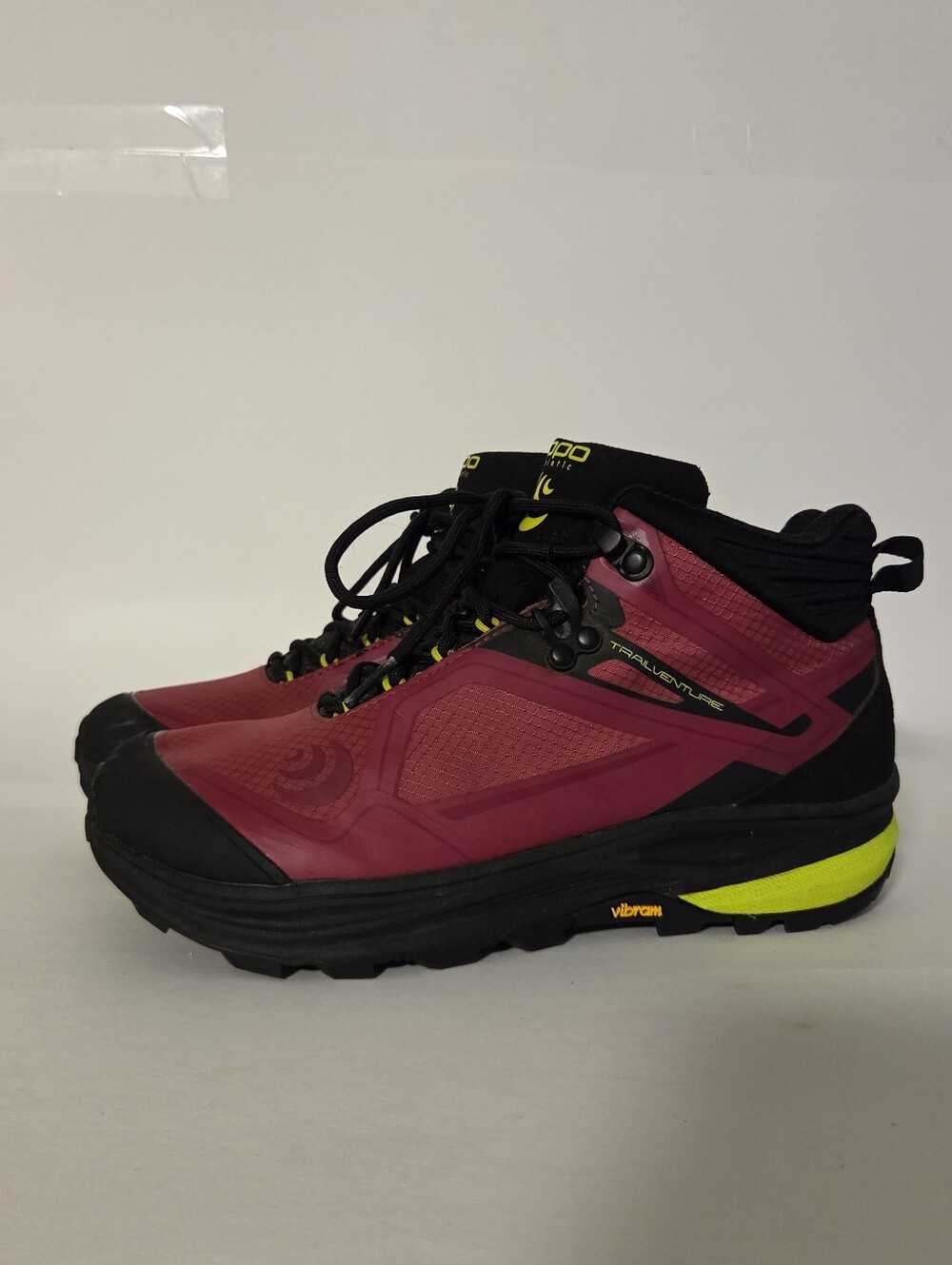 Topo Athletic Trailventure Hiking Boots Raspberry Black Vibram Womens Sz 7.5 EUC